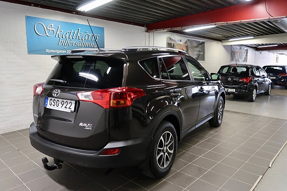 Toyota RAV4 3 of 9