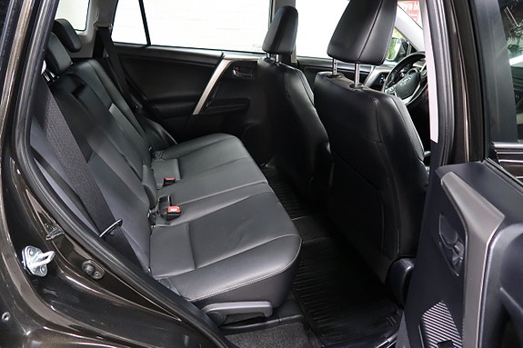 Toyota RAV4 6 of 9