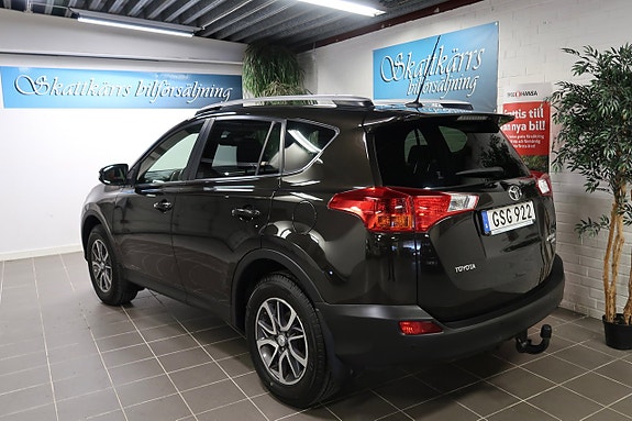 Toyota RAV4 2 of 9