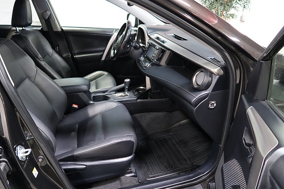 Toyota RAV4 5 of 9