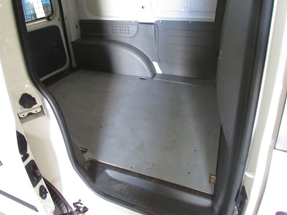 Volkswagen Caddy 10 of 16