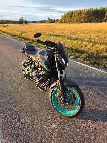 Yamaha MT-07 3 of 8