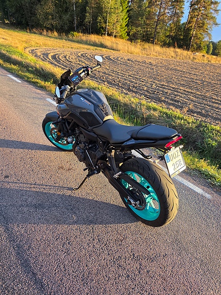 Yamaha MT-07 6 of 8