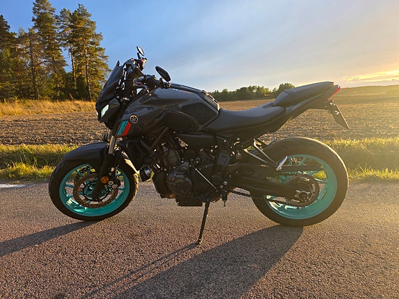 Yamaha MT-07 2 of 8