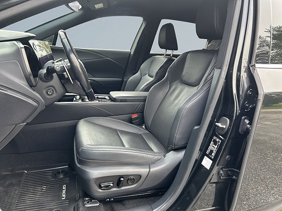 Lexus RX450h+ 13 of 21