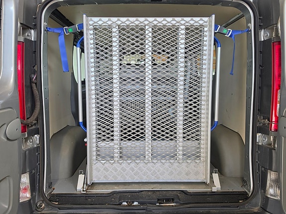 Opel Vivaro 11 of 12