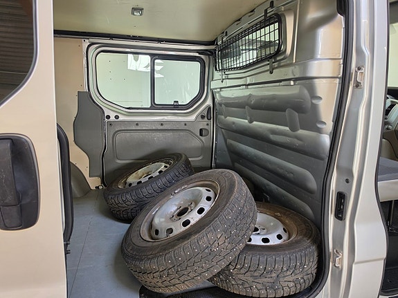 Opel Vivaro 12 of 12