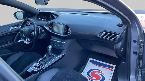 Peugeot 308 SW 13 of 24