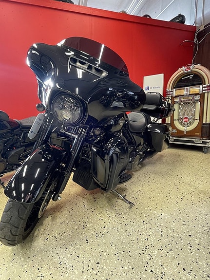Harley-Davidson street glide 4 of 7