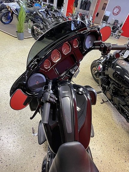Harley-Davidson street glide 6 of 7