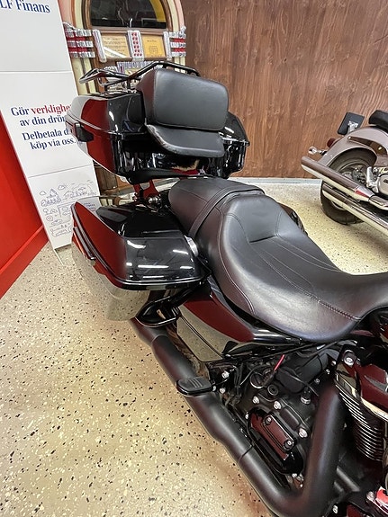 Harley-Davidson street glide 3 of 7