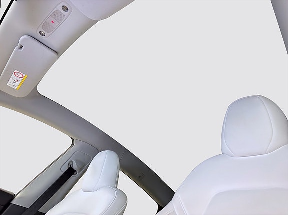 Tesla Model Y 13 of 19