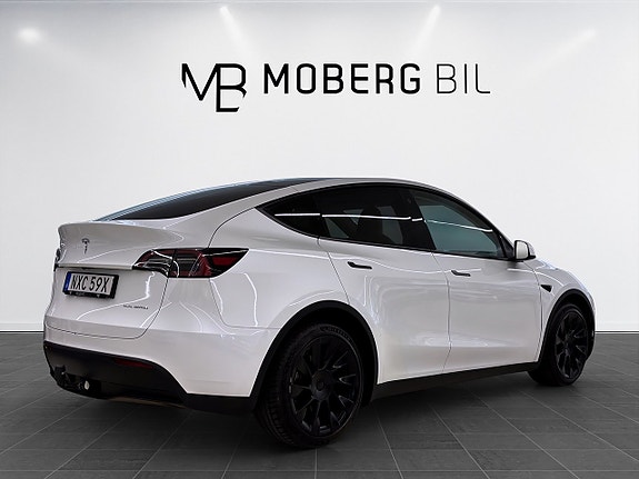 Tesla Model Y 6 of 19