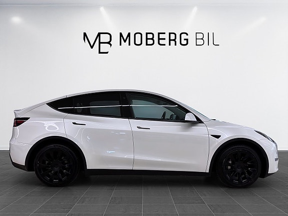 Tesla Model Y 5 of 19
