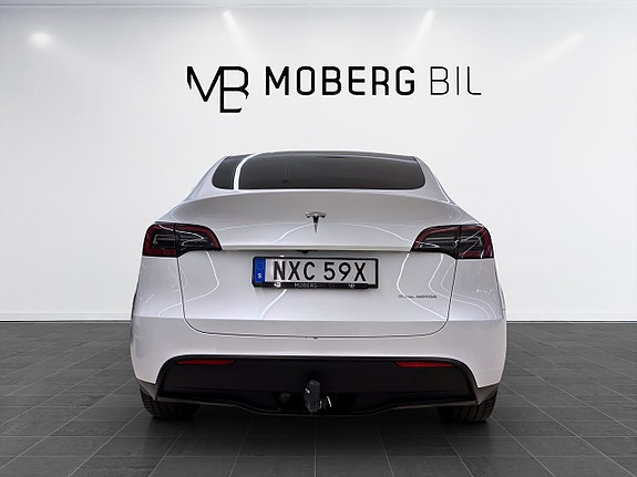 Tesla Model Y 7 of 19