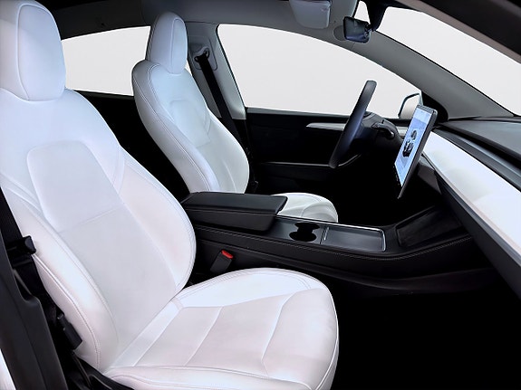 Tesla Model Y 12 of 19