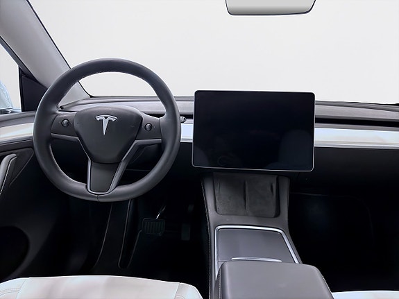 Tesla Model Y 11 of 19