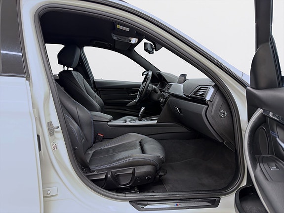 BMW 320 15 of 18