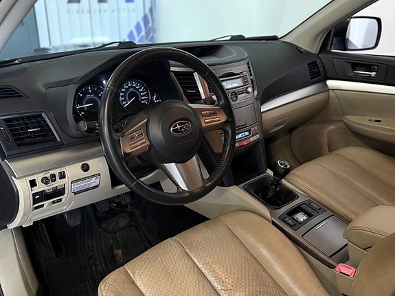 Subaru Outback 8 of 15