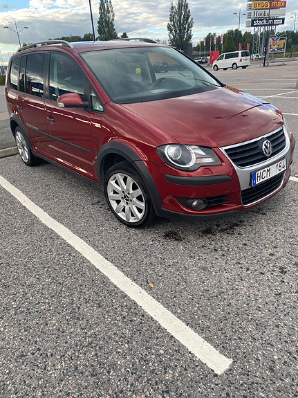 Volkswagen Touran Cross 4 of 6