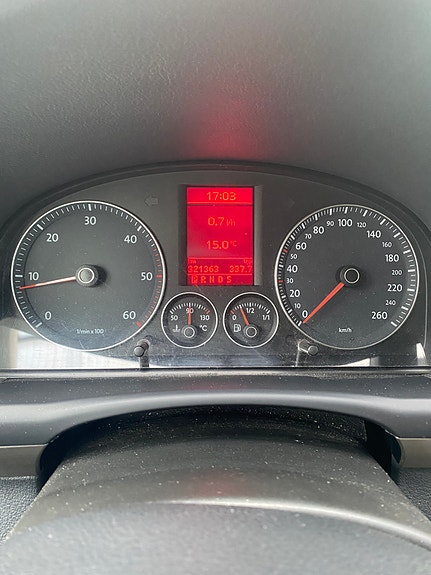 Volkswagen Touran Cross 3 of 6