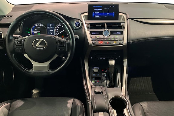 Lexus NX300h 8 of 21