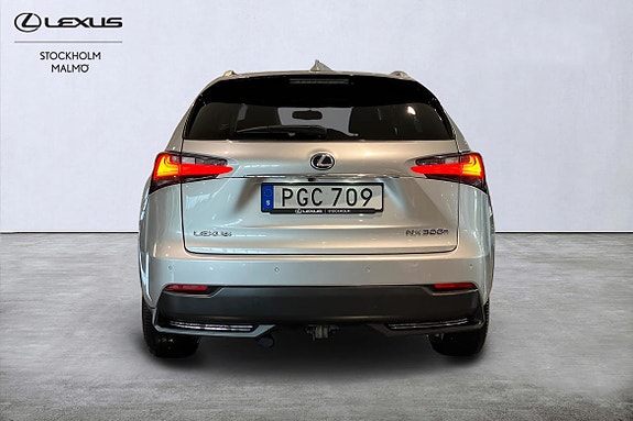 Lexus NX300h 18 of 21