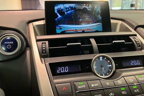 Lexus NX300h 16 of 21
