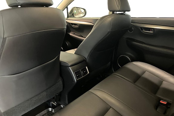 Lexus NX300h 12 of 21