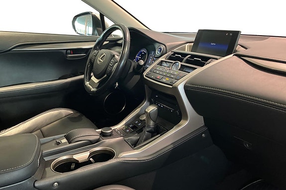Lexus NX300h 7 of 21