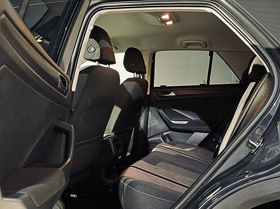 Volkswagen T-Roc 7 of 18