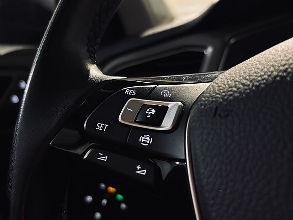 Volkswagen T-Roc 15 of 18