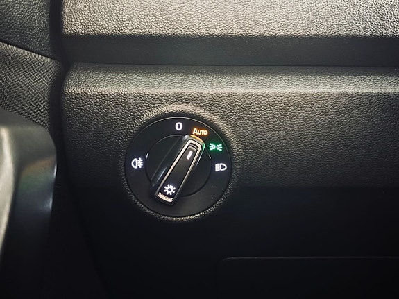 Volkswagen T-Roc 16 of 18