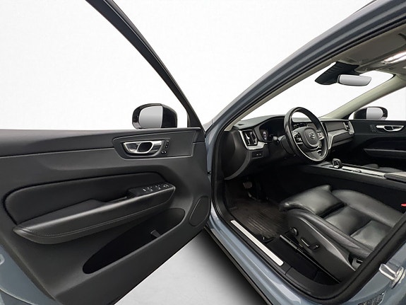 Volvo XC60 8 of 30
