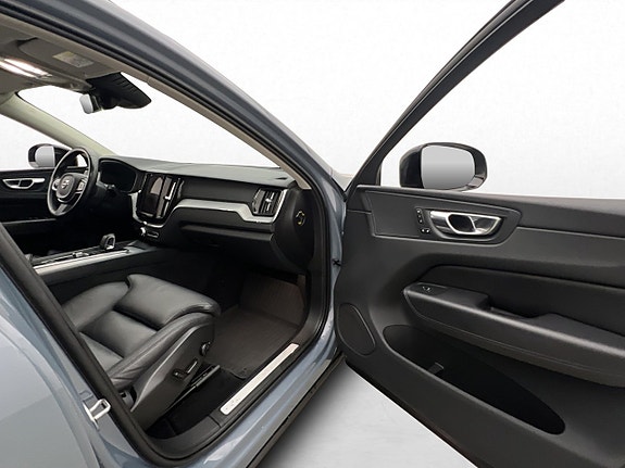 Volvo XC60 13 of 30