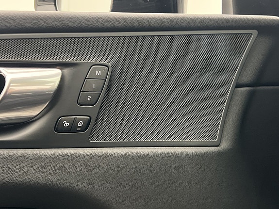 Volvo XC60 16 of 30