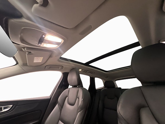 Volvo XC60 10 of 30