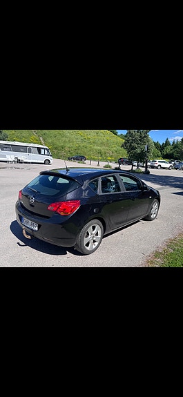 Opel Astra 2 of 8