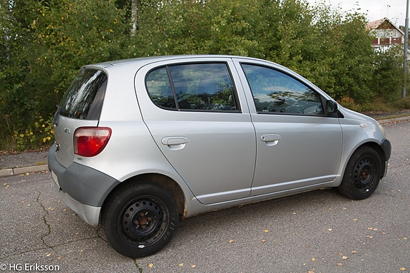 Toyota Yaris 2 of 5