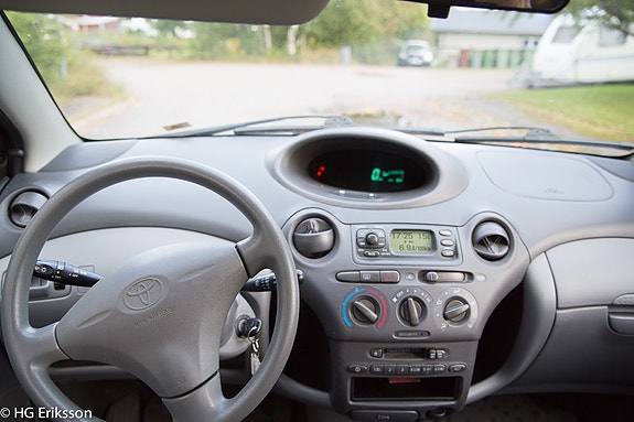 Toyota Yaris 3 of 5