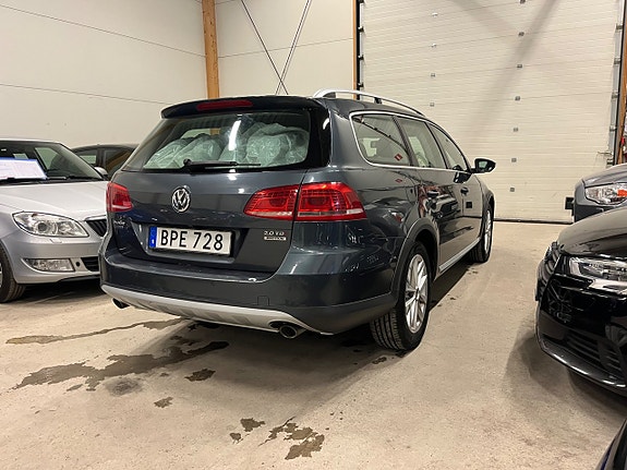 Volkswagen Passat Alltrack 3 of 13