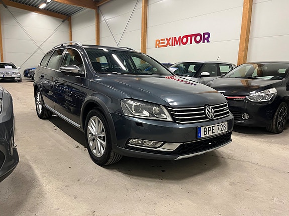 Volkswagen Passat Alltrack 2 of 13