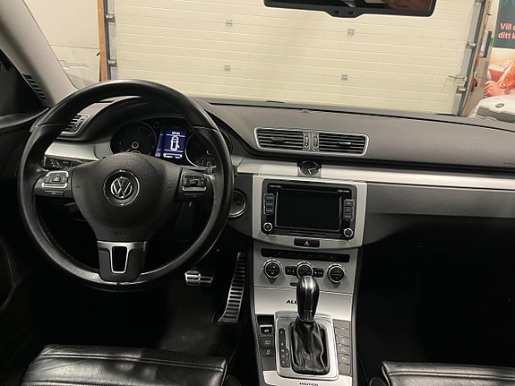 Volkswagen Passat Alltrack 10 of 13