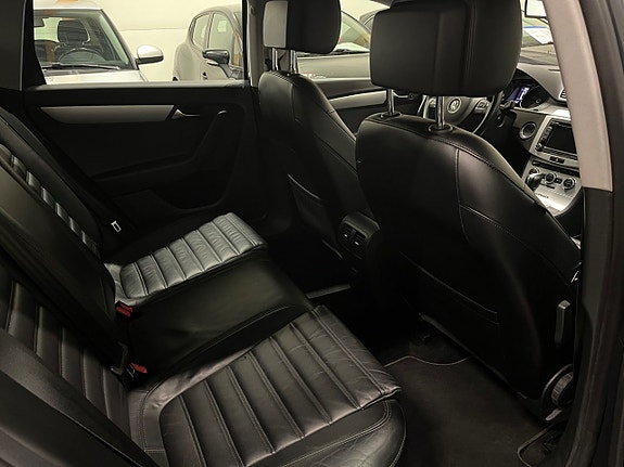 Volkswagen Passat Alltrack 9 of 13