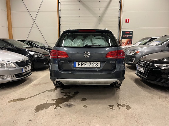 Volkswagen Passat Alltrack 4 of 13