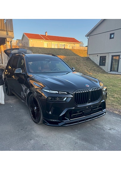 BMW X7 2 of 10