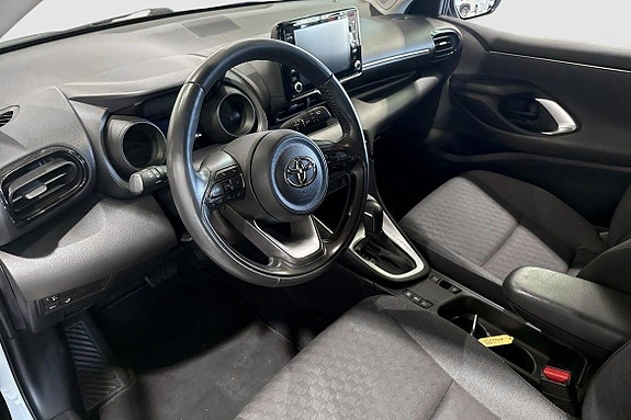 Toyota Yaris 8 of 12
