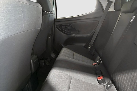 Toyota Yaris 9 of 12