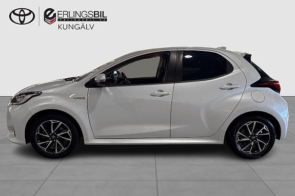 Toyota Yaris 4 of 12