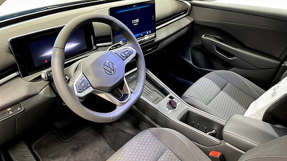Volkswagen T-Roc 7 of 12